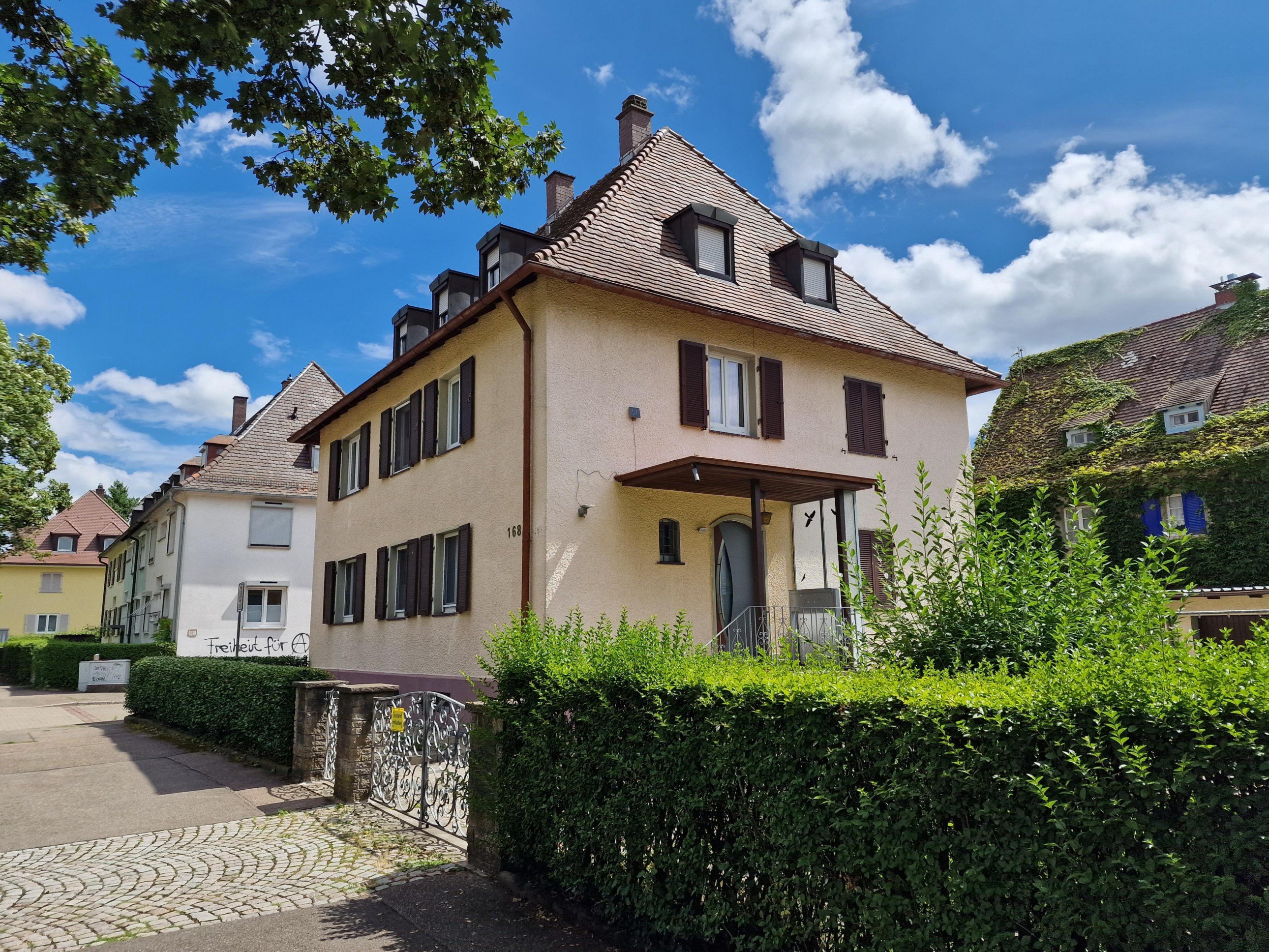 Foto Mehrfamilienhaus